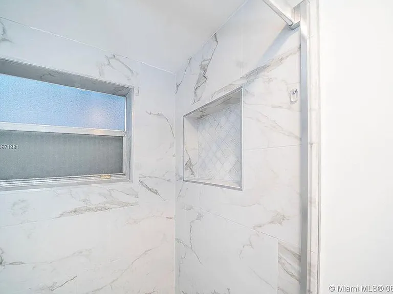 468 Saxony Way — Photo 7