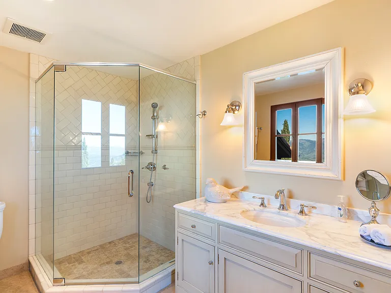 Upstairs bath 2