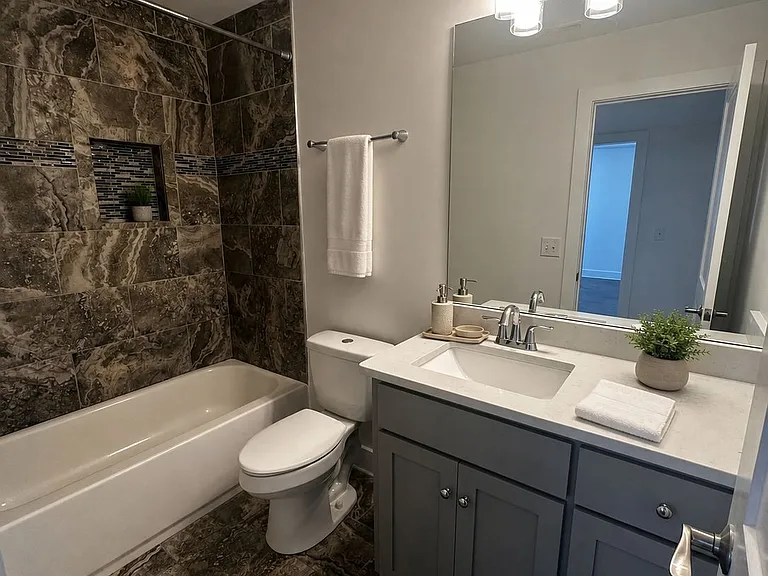 673 Park St — Photo 31