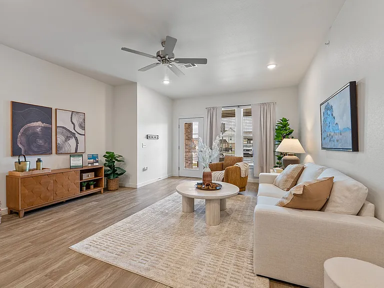 Willow Crossing Apartments — Photo 11