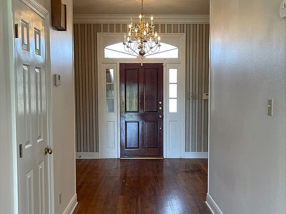 2nd image of 4016 Lennox Blvd