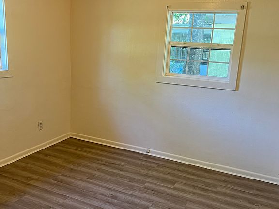 3rd image of 4408 Deauville Way