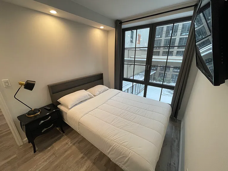 433 W 53rd St #71 — Photo 7