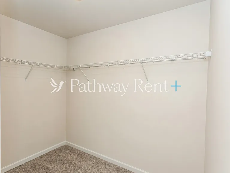 628 Mackenzie Cv — Photo 10