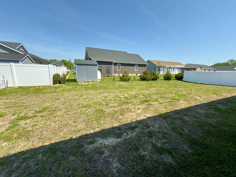 61 New England Dr — Photo 19
