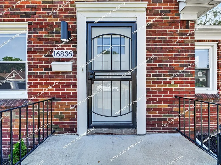 16836 Rutherford St — Photo 2