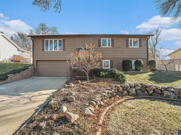 908 S Foster Ave, Sioux Falls, SD 57103