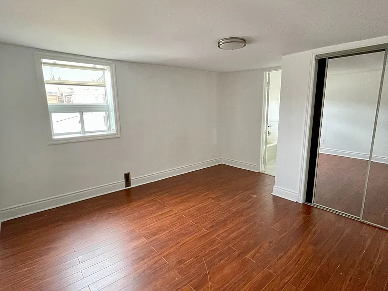 693 Ossington Ave — Photo 8