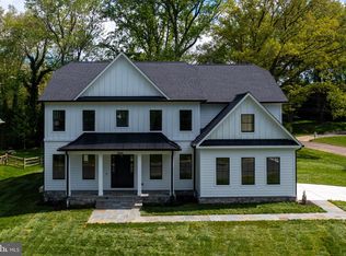 7604 Charleston Dr, Bethesda, MD 20817