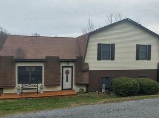 532 Pluto Rd, Shady Spring, WV 25918