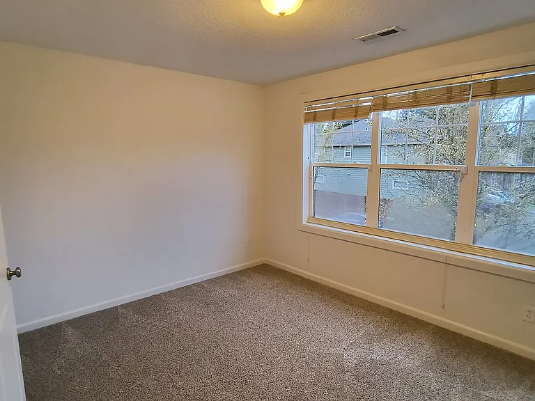 5809 NE 59th Ave — Photo 21