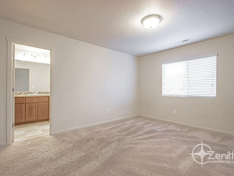 8515 NE 13th Pl — Photo 17