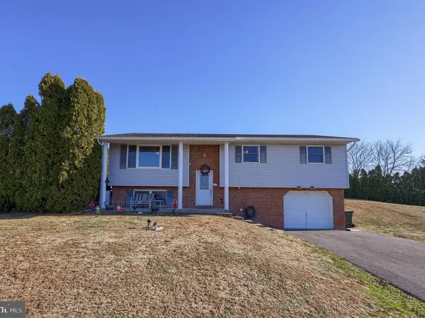 202 Redwood Ln, Lebanon, PA 17046