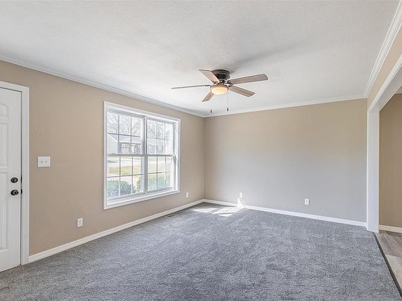 4th image of 2318 Perkins Dr