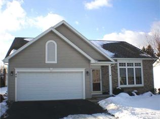 40 Parliament Cir, Rochester, NY 14616