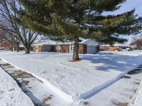 1054 Cambridge Dr, Greenwood, IN 46142