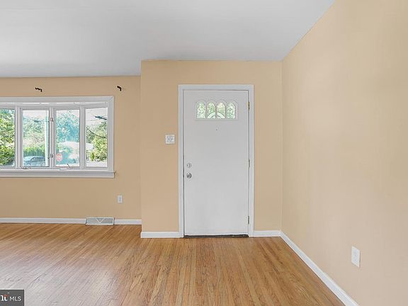 3rd image of 200 Rugby St