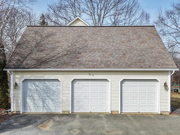 3rd image of 27 Town Farm Road