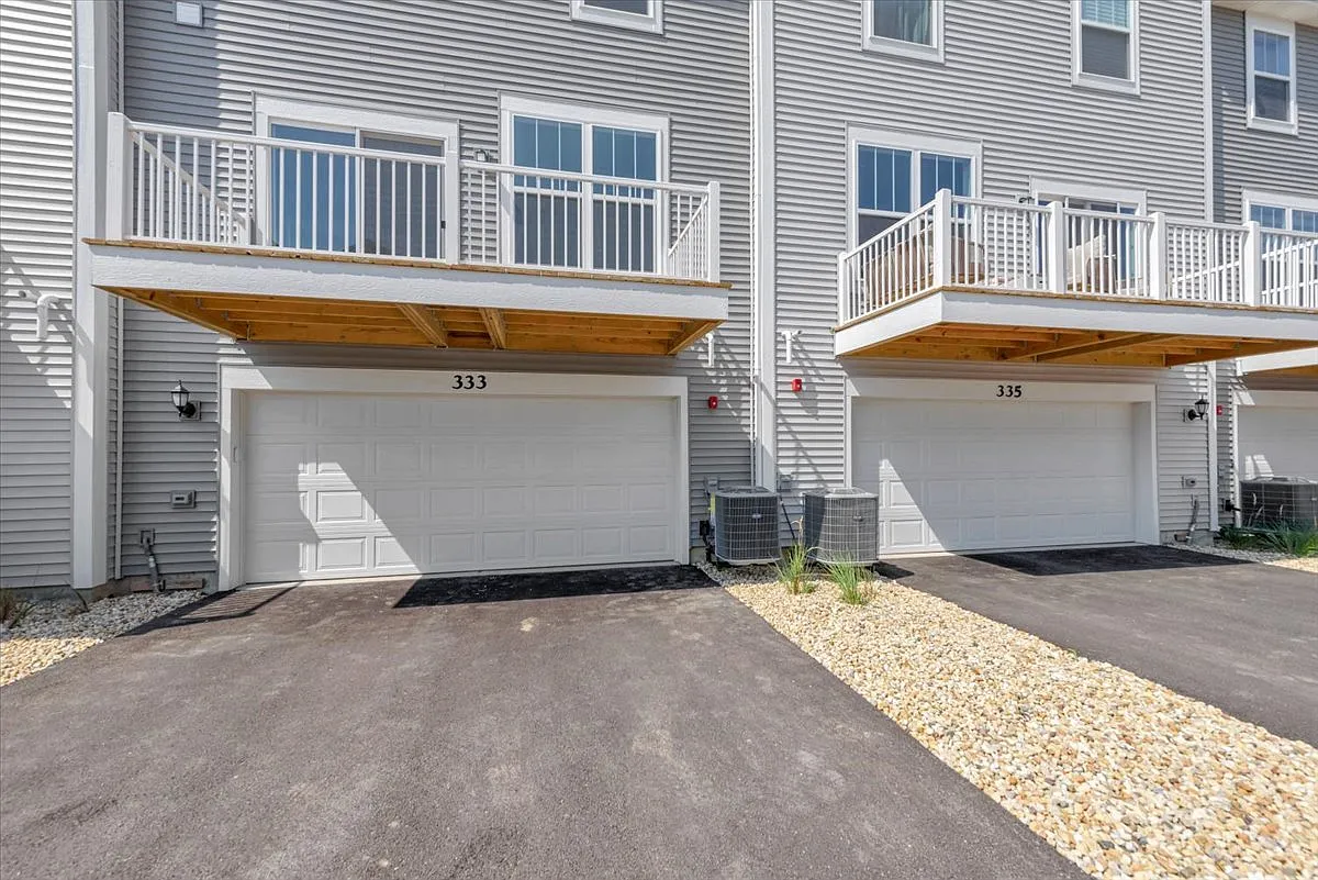 3 bed, 2.5 bath, 1764 sqft, $2,700 — Photo 2