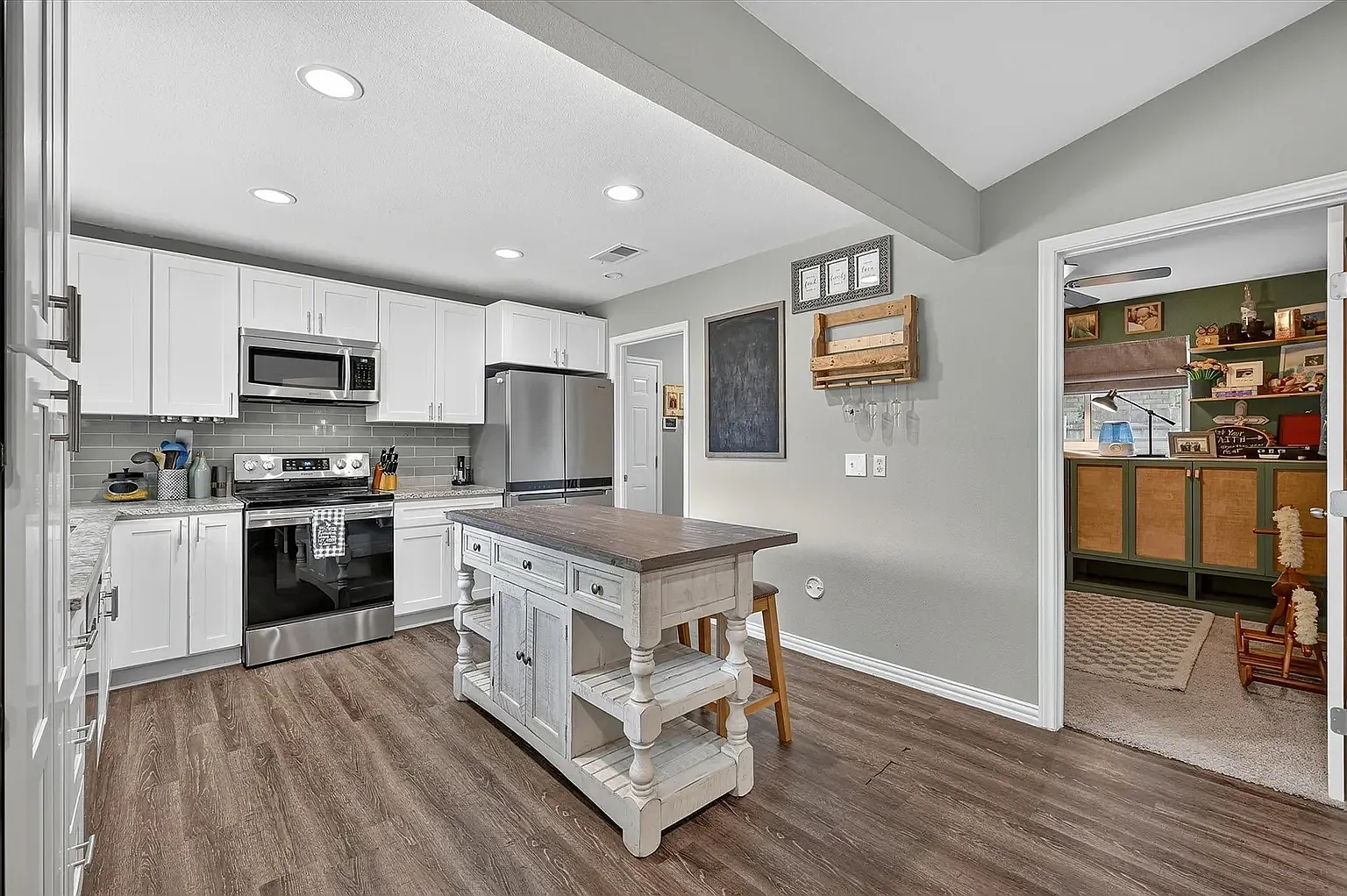 4 bed, 1644 sqft, $2,750 — Photo 2