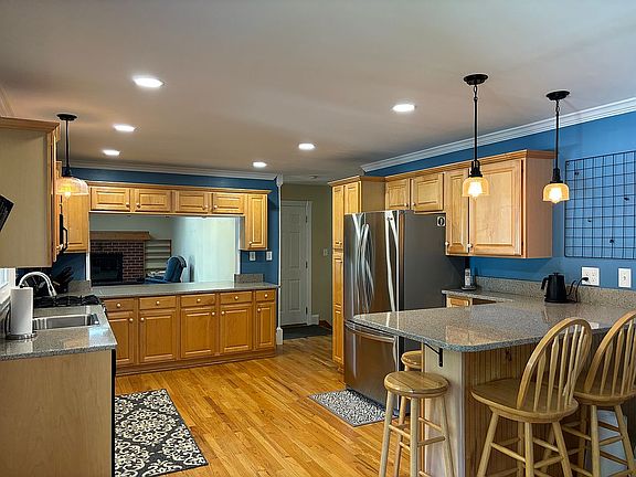 Kitchen Facing Family Room