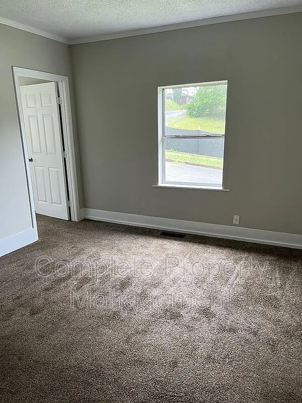 4 bed, 2.0 bath, 1644 sqft, $1,100 — Photo 4