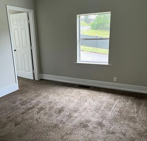 1434 Thomason Ave — Photo 4