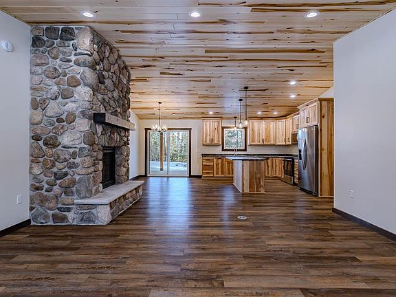 2nd image of W3296 Grundy Rd