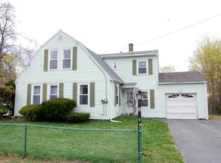 10 School St, Shirley, MA 01464