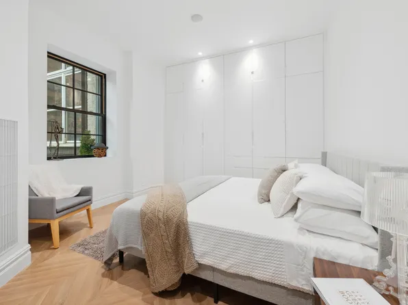 33 West 67th Street image 7 of 15