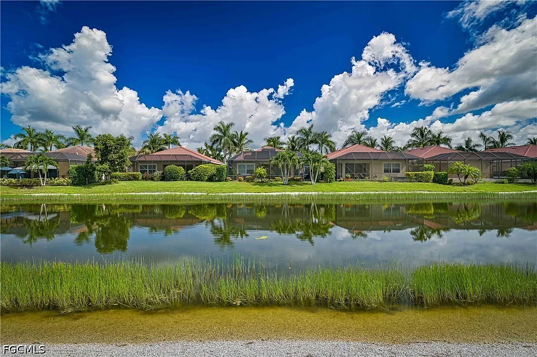 4 bed, 2.0 bath, 1983 sqft, $2,600 — Photo 3