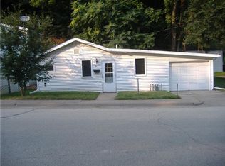 61 Valley St, Dubuque, IA 52003