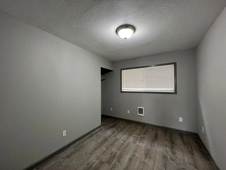 Executive East — Photo 22