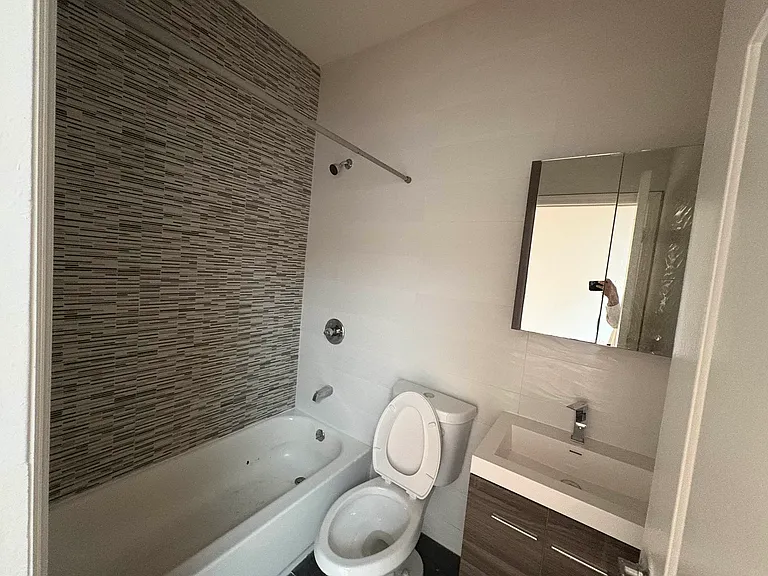 204-15 Jamaica Ave #1R — Photo 3