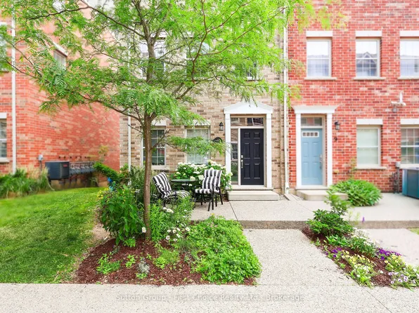 11 John Russell Ln, Kitchener, ON N2H 0B4