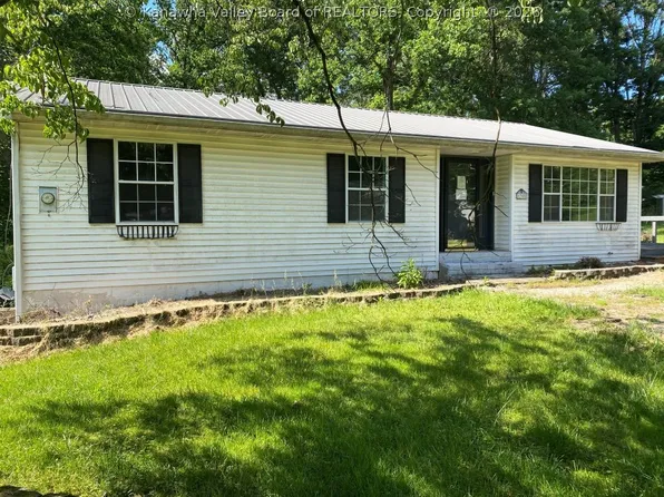 1305 Linda Ln, North Parkersburg, WV 26104