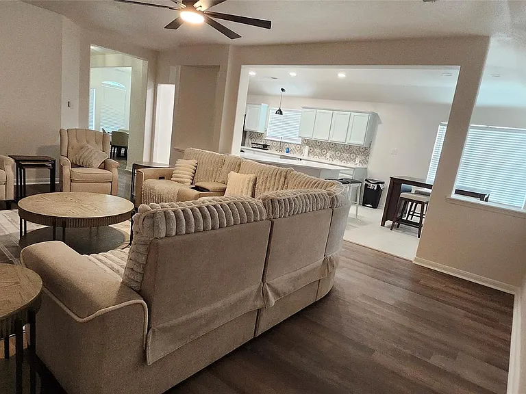 17238 Maple Hollow Dr — Photo 8