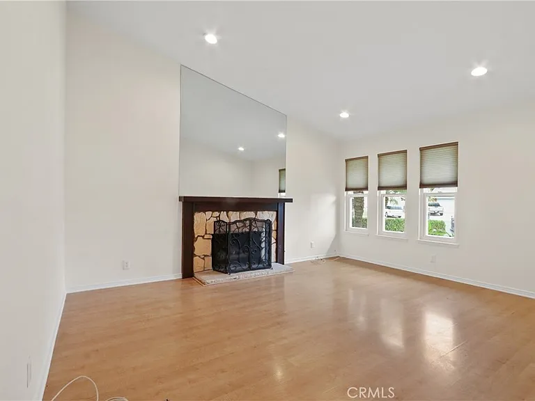 1251 N Emogene St — Photo 2