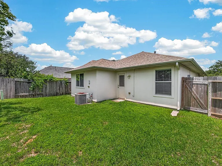 6739 Windy River Ln — Photo 25