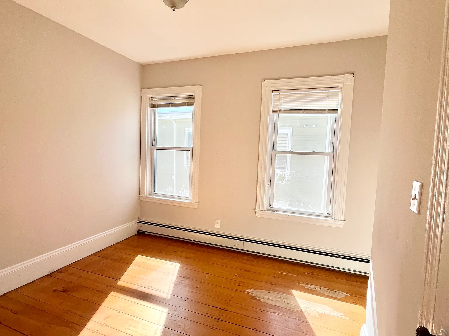 4 bed, 1.5 bath, 9999 sqft, $3,000 — Photo 3