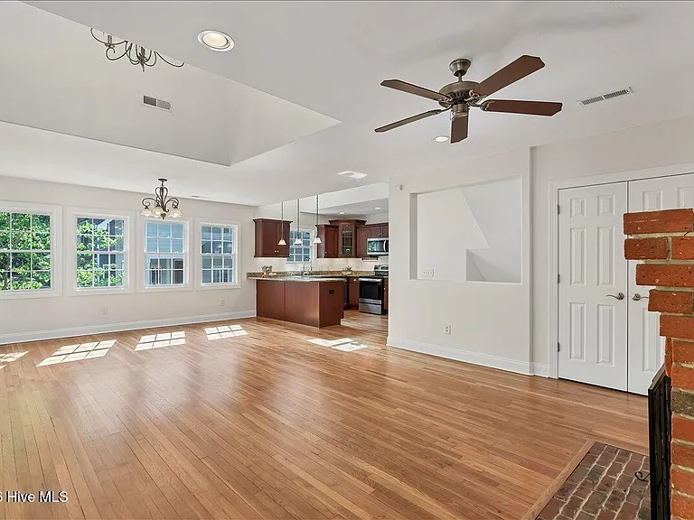 430 N Ridge St — Photo 10