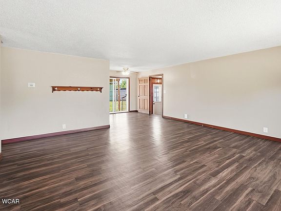 5th image of 402 E Main St