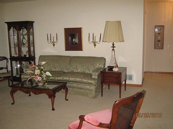 4th image of 7145 W Oakton Ct