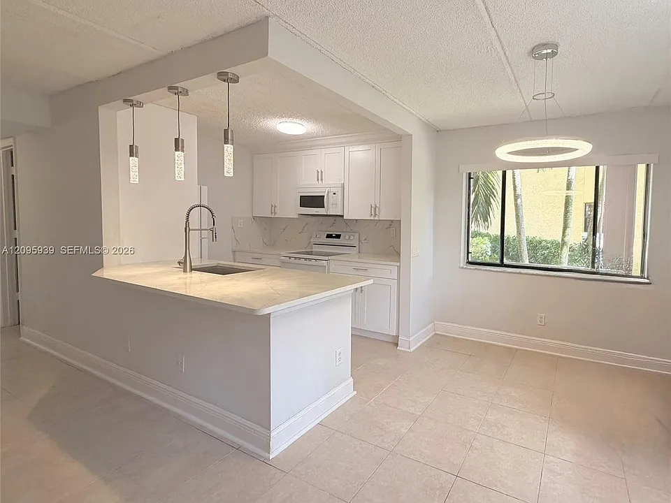 110 Meadows Cir #110
