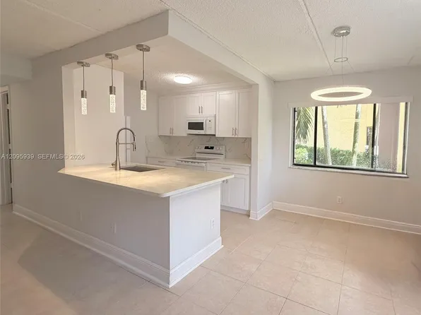 110 Meadows Cir #110, Boynton Beach, FL 33436