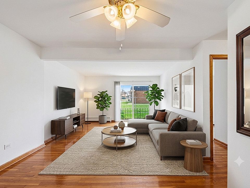 Park Ridge - Furnished Living Room