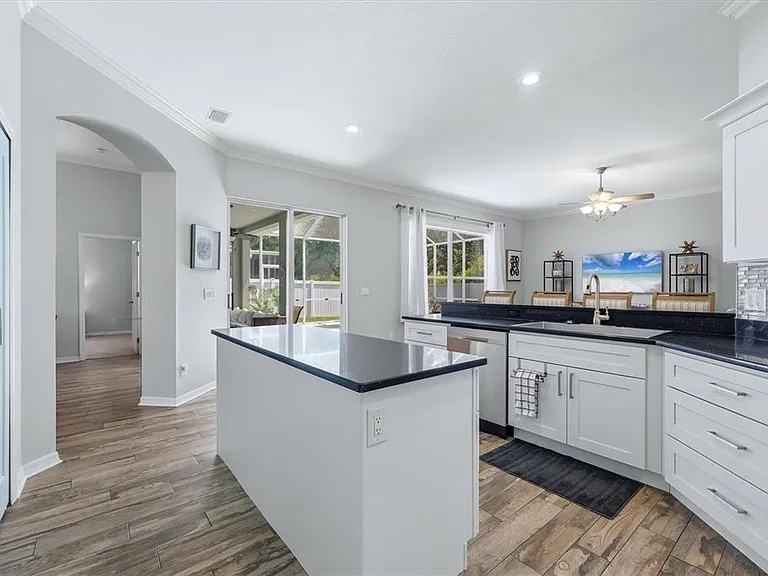 4617 Egmont Dr — Photo 13