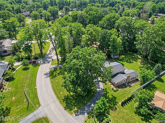 5th image of 5401 S Sycamore Dr