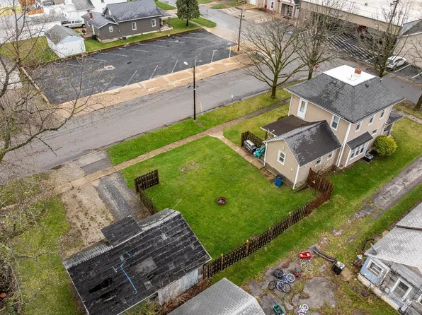 302 W 2nd St, Port Clinton, OH 43452