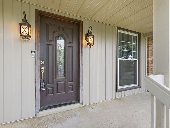 4th image of 111 Pin Oak Dr